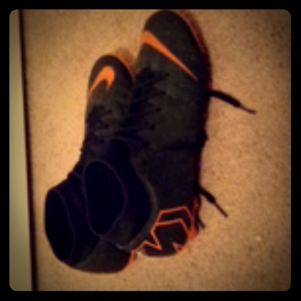 Soccer cleats